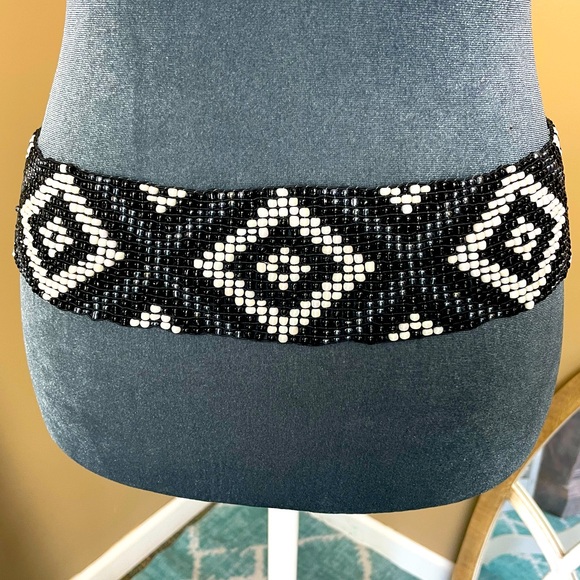 Black and White Beaded Belt with Wooden Buckle - Picture 3 of 5